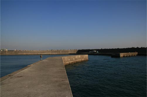 平塚新港の堤防先端部分